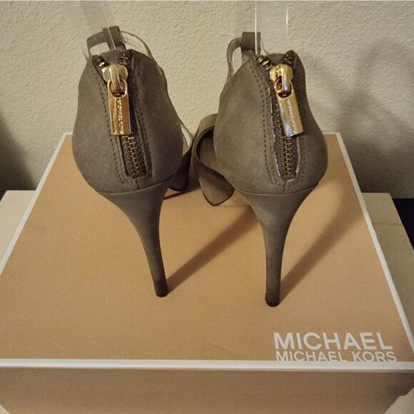 Michael Kors BRAYSON T STRAP Mushroom Suede Peep-Toe Heels Tan - Picture 6 of 12
